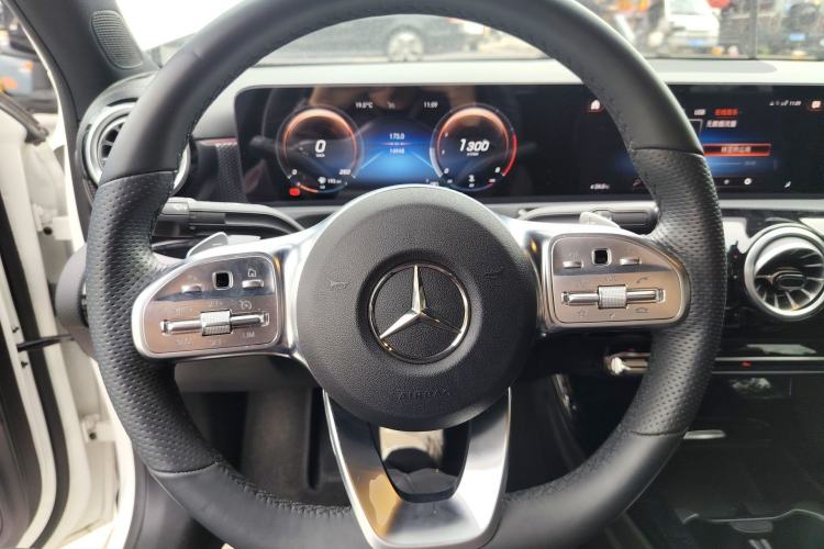 Used Mercedes-Benz A-Class 2022 Second Facelift A 200 L Sport Sedan Fashion Version Steering Wheel