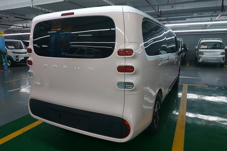 Used SAIC MAXUS Dana V1 2024 M1 Long-Wheelbase Low-Roof Passenger Version (64 kWh)
