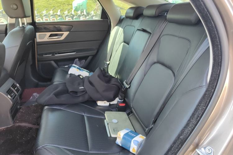 Used Jaguar XF 2016 XF 2.0T Two-Wheel-Drive Luxury Edition
