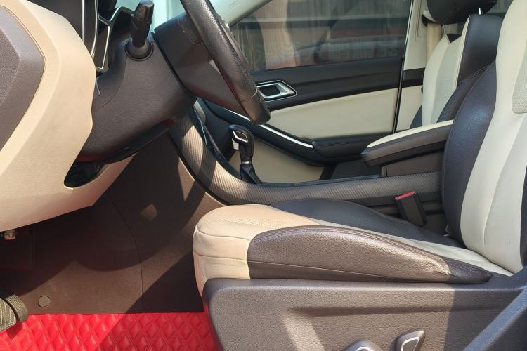 Used JMC Yusheng S330 2016 1.5L GTDi Automatic Two-Wheel Drive Flagship Edition Interior 3