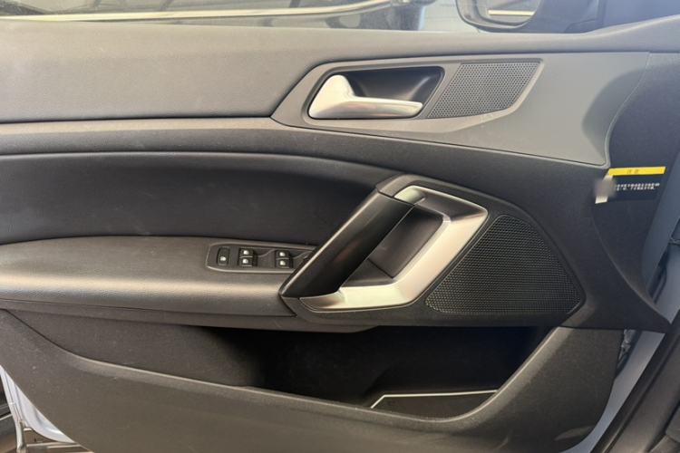 Used Peugeot 308S 2015 1.6T Automatic Jingchi Edition Interior 7