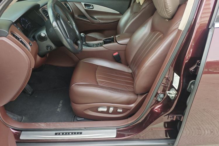 Used Infiniti QX50 2013 2.5L Two-Wheel-Drive Elegant Edition
