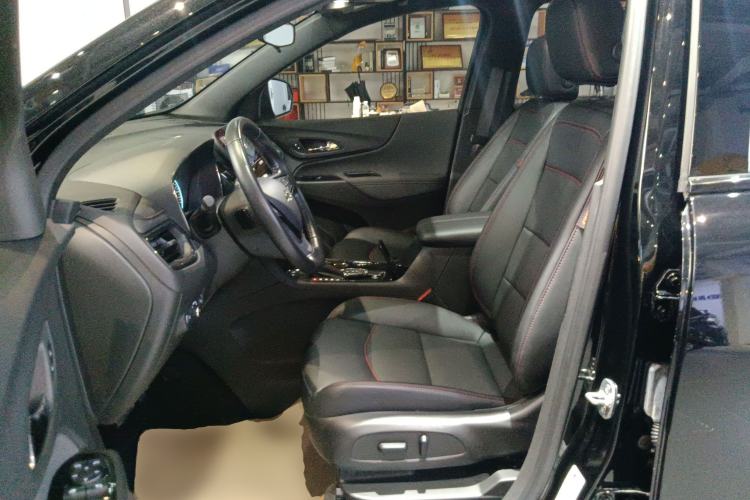 Used Chevrolet Equinox 2022 Light Hybrid 550T RS All-Wheel-Drive Smart Boundary Edition Left Front Seat