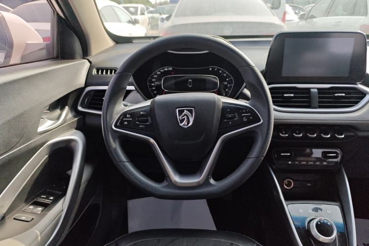 Used Baojun 510 2017 1.5L Automatic Fashion Model Steering Wheel
