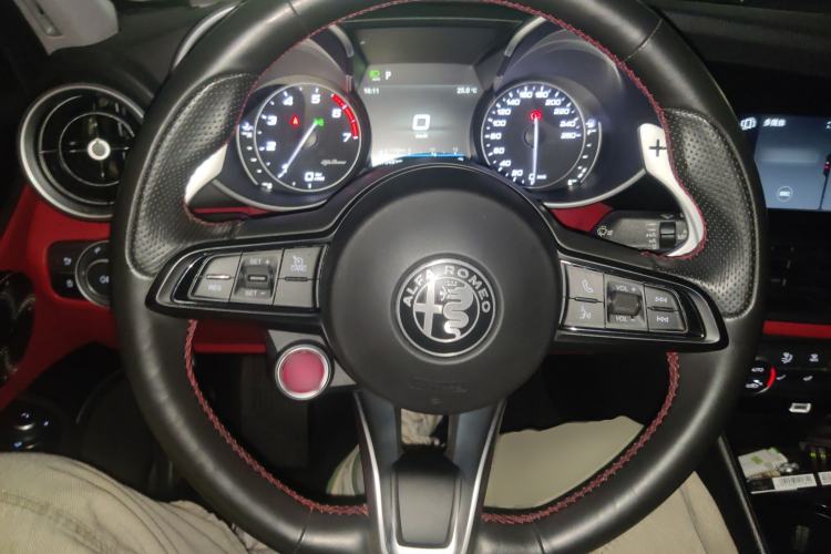 Used Alfa Romeo Giulia 2020 2.0T 280HP Midnight Phantom Limited Edition Steering Wheel
