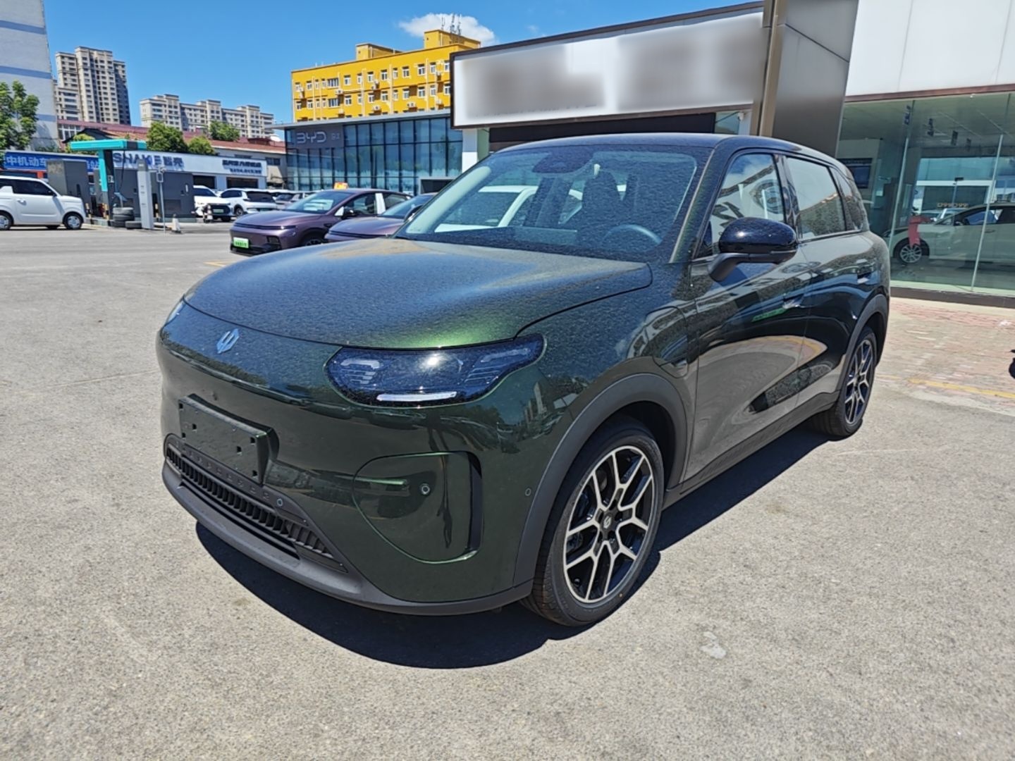 Под передней частью автомобиля