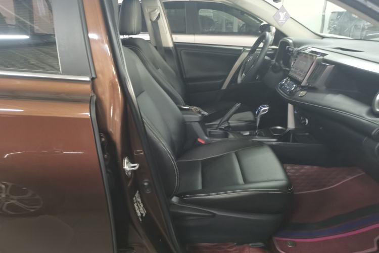 Used Toyota RAV4 2019 2.0L CVT Two-Wheel Drive Fashion X Limited Edition China V Standard
