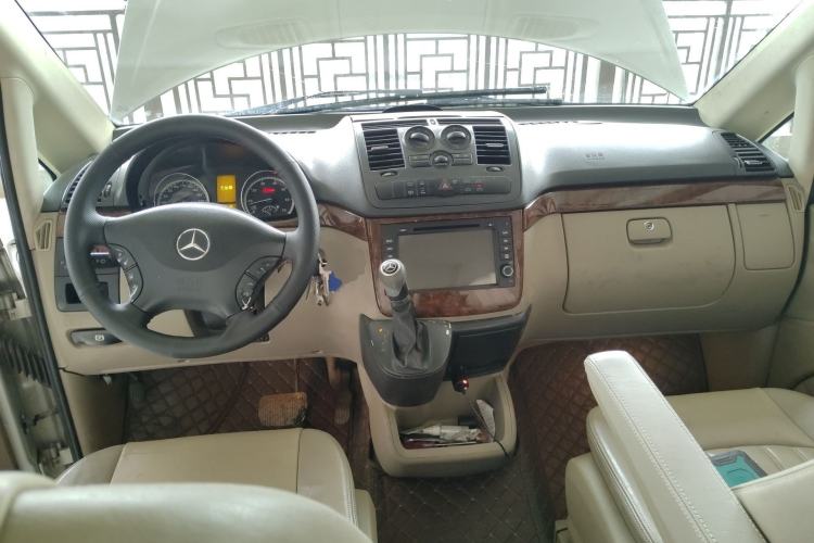 Used Mercedes-Benz Viano 2010 2.5L Luxury Edition Center Console