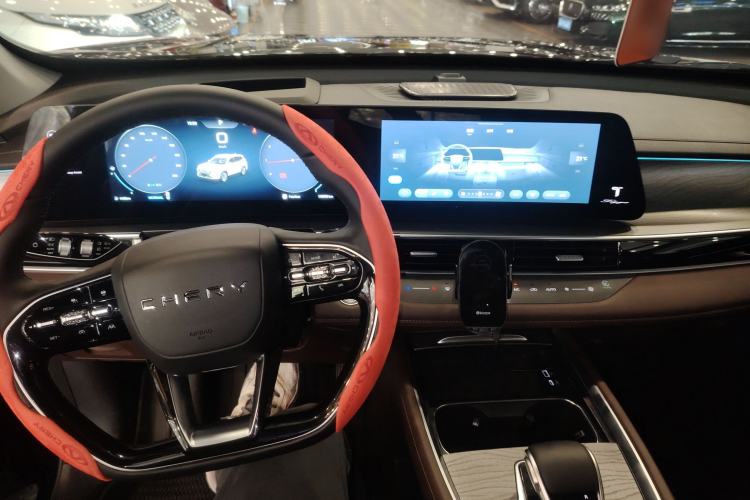 Used Chery Tiggo 8 PRO 2024 Champion Edition 390T Four-Wheel Drive Peak Version 5 Seats Center Console