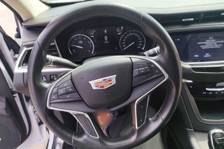 Used Cadillac XT5 2018 25T Luxury Model Steering Wheel