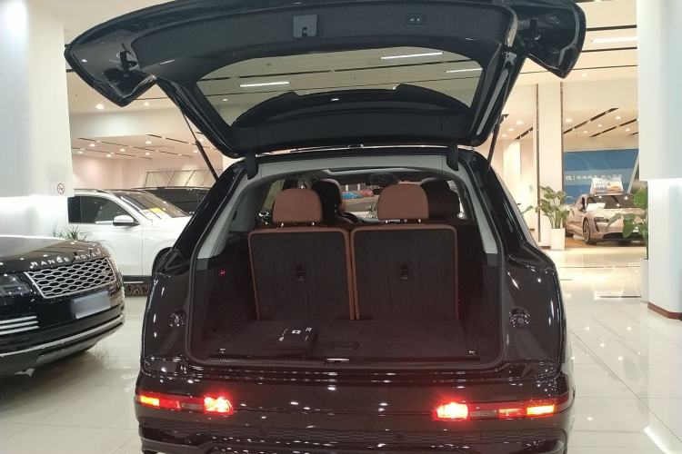 Used Audi Q7 2022 55 TFSI quattro S line Sport model