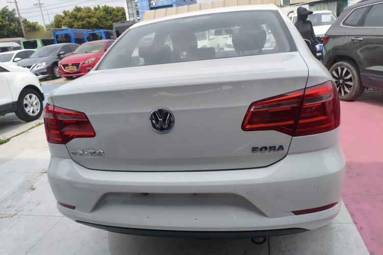 Used Volkswagen Bora 2015 Value Edition 1.6L Manual Fashionable Style
