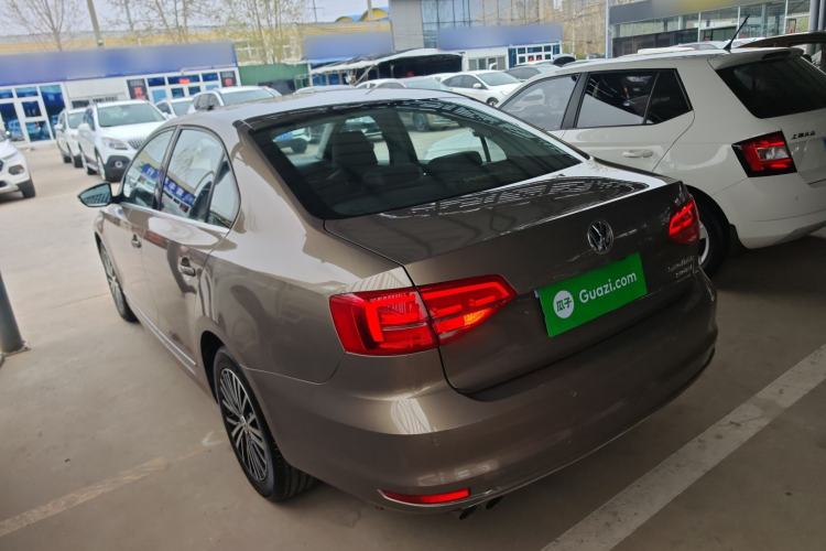 Used Volkswagen Sagitar 2017 230TSI Automatic Luxury Edition Exterior 2