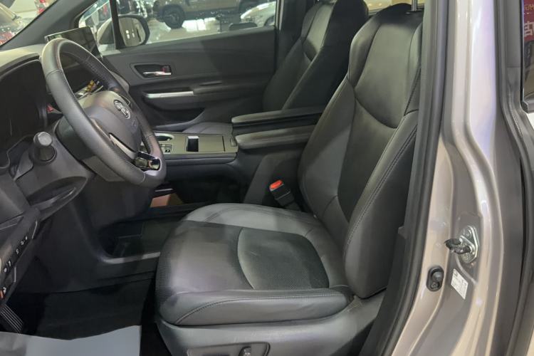 Used Toyota Granvia 2022 2.5L Hybrid Prestige Edition