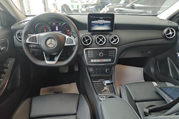 Used Mercedes-Benz GLA 2019 GLA 200 Fashion Model Center Console
