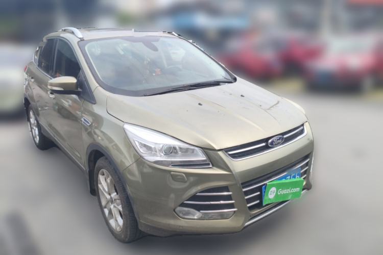 Used Ford Kuga 2015 2.0L GTDi Four-Wheel-Drive Sport Model Front Right 45 Deg