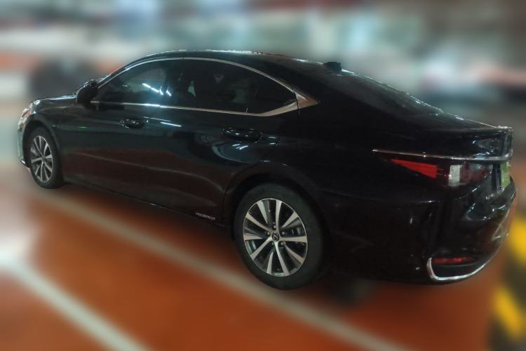 Used Lexus ES 2020 300h Premier Edition