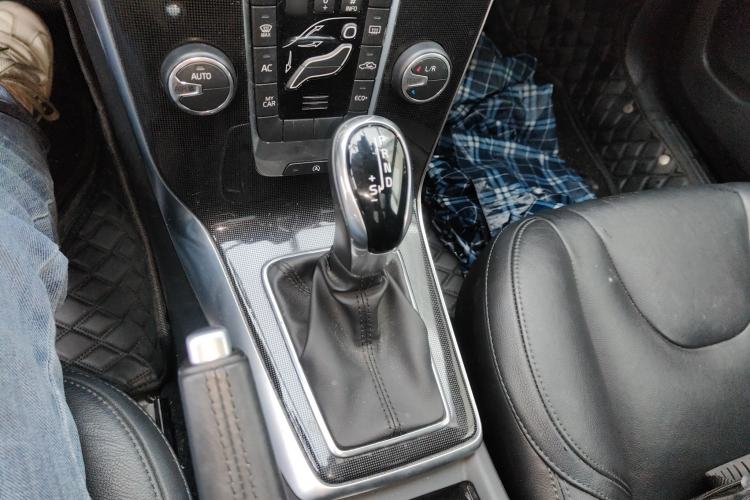 Used Volvo V40 2019 T3 Zhiyi Edition
