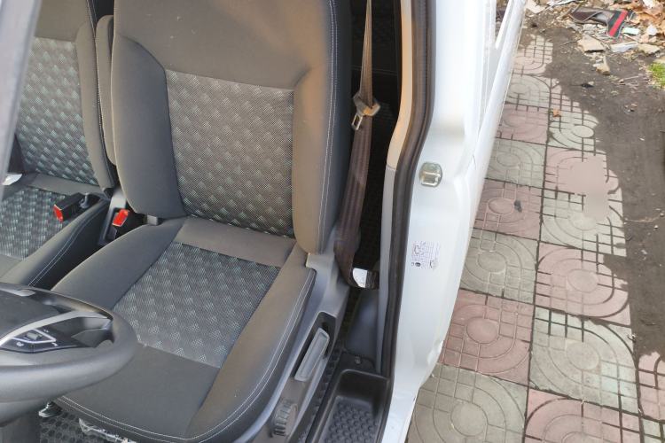 Used SAIC MAXUS Xintu V80 2024 Aotuntong Value Edition 6MT Short Wheelbase Mid-Height Roof 127 Ps 5/6 Seats