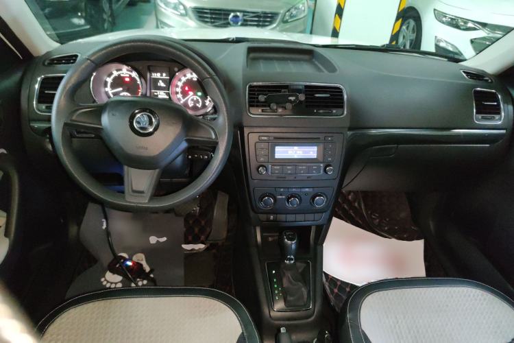 Used Skoda Yeti 2016 1.4TSI DSG Advanced Edition Center Console