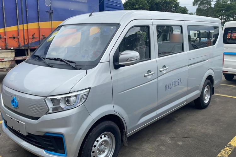 Used CHANGAN KUAYUE Xing V7 EV 2025 Model 316km Flagship Edition, 9 Seats, Sliding Doors, 50.38kWh Exterior 3