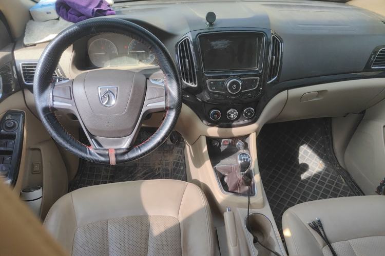 Used Baojun 730 2014 1.5L manual Comfort version 7 seats
