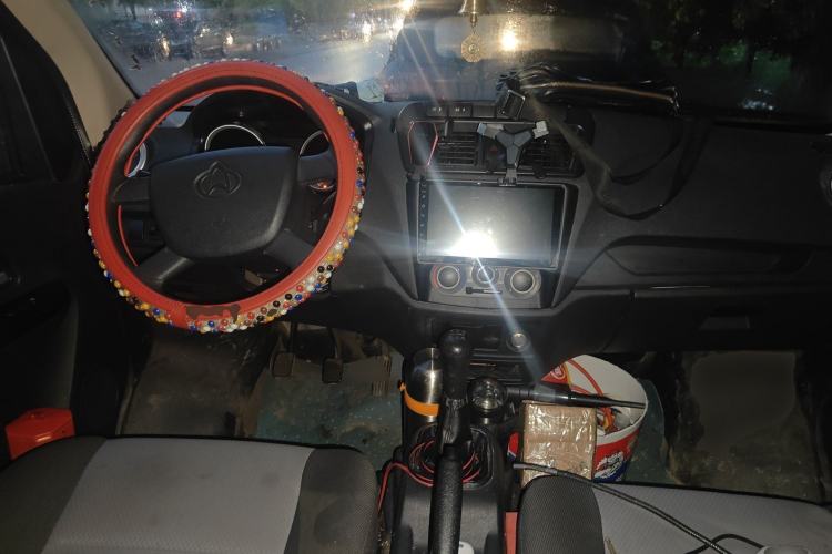 Used CHANGAN KAICHENG Ruixing M60 2019 1.5L Business Model China V Emission Standard 6-Seater 4G15S Center Console