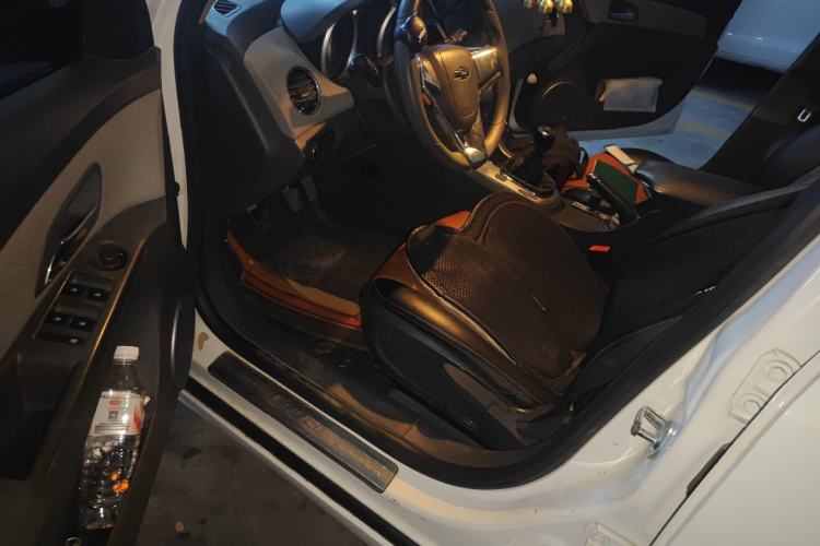 Used Chevrolet Cruze 2013 1.6L SE MT Driver Seat