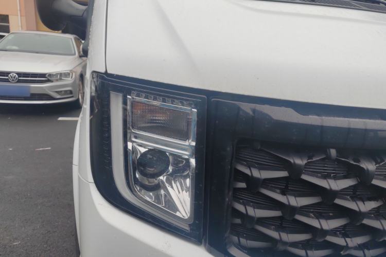 Used JMC Fushun 2025 2.0T 6MT Diesel Short-Wheelbase Low-Roof Commercial Multi-Purpose Passenger Vehicle with 5/6 Seats and Twin-Swing Tailgate