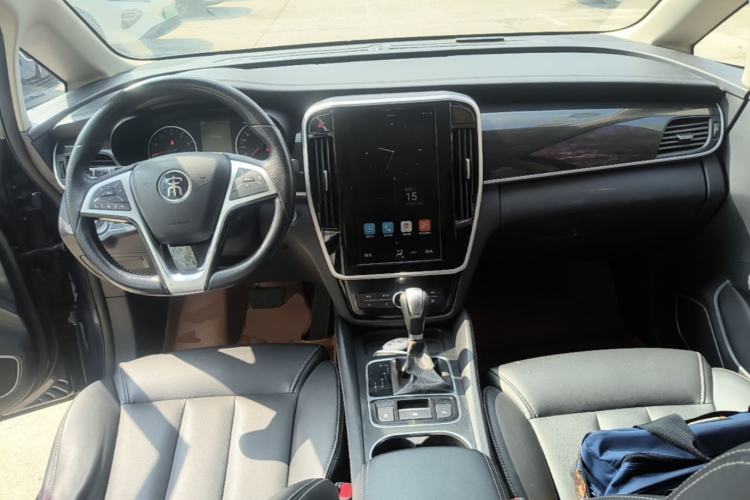 Used BYD Song MAX 2017 1.5T Automatic Smart Connect Luxury 7-Seater Center Console