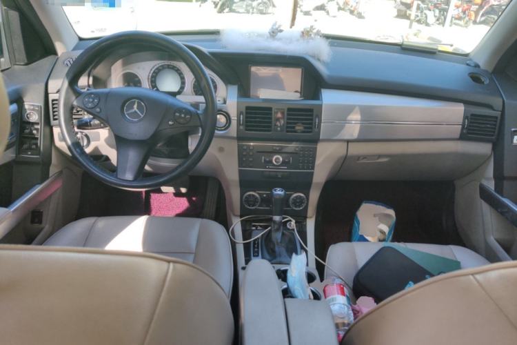 Used Mercedes-Benz GLK-Class 2011 GLK 350 4MATIC Center Console