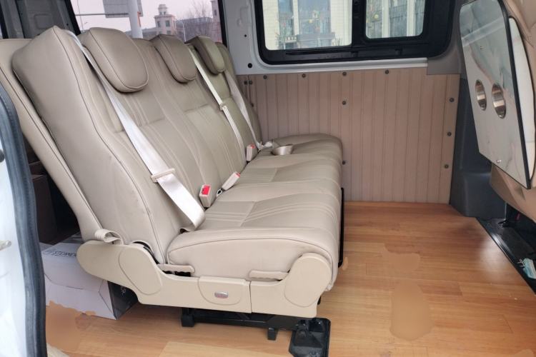 Used SAIC MAXUS Xintu V80 2024 Aotuntong 6MT Short-Wheelbase Ultra-Low Roof 127 Ps 5/6 Seats