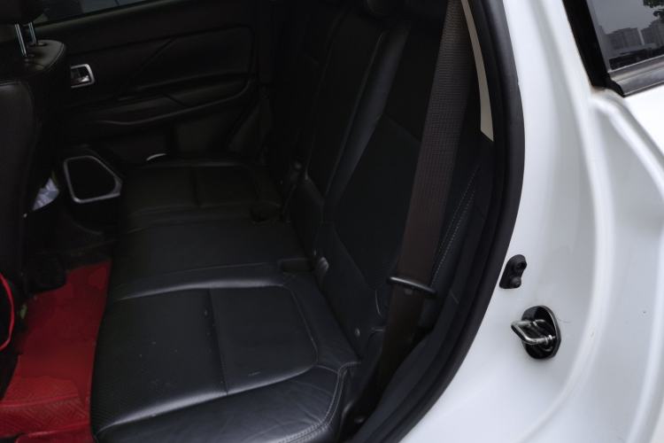 Used Mitsubishi Outlander 2017 2.0L Two-Wheel Drive Glory Edition 5 Seats