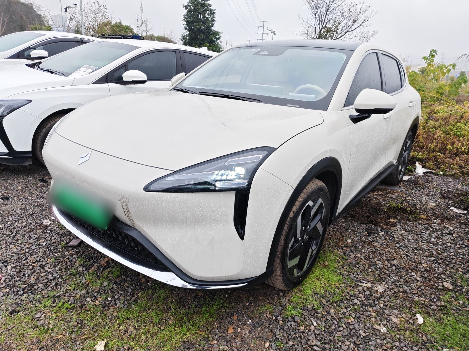 Под передней частью автомобиля