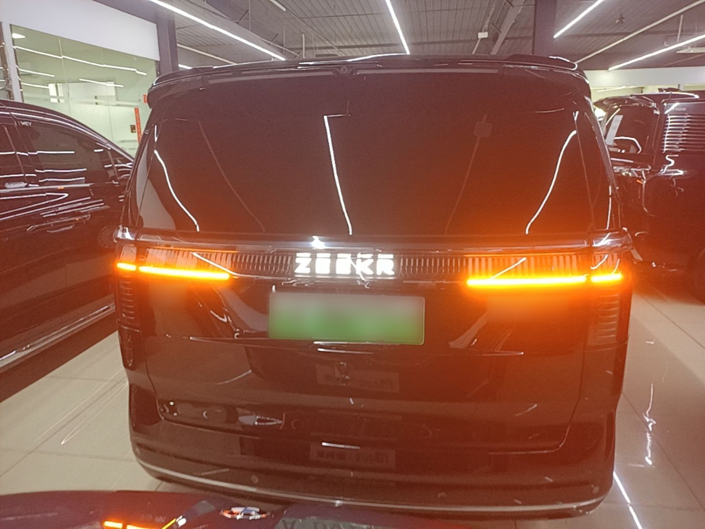 Zeekr 009 2024 GAC Trumpchi — снимка 5