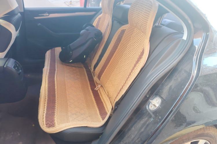 Used Volkswagen Sagitar 2018 1.6L Manual Comfort Model Interior 4