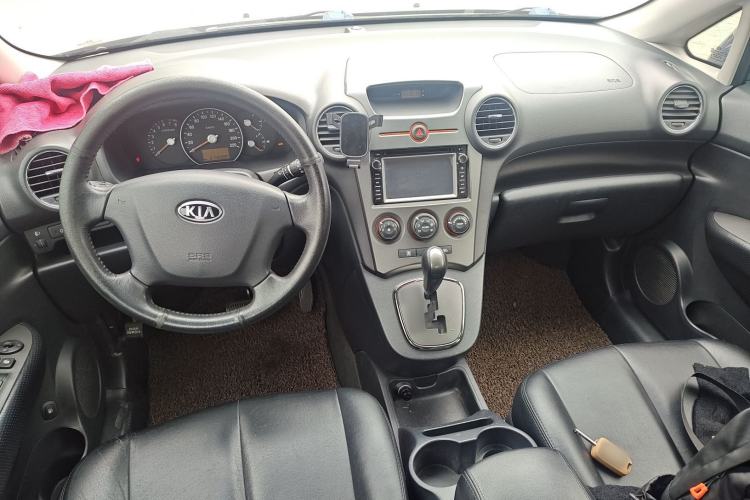 Used Kia Carens 2011 2.0L 7-Seater Automatic Standard Edition Center Console