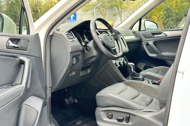 Used Volkswagen Tiguan L 2019 Updated Version 330TSI Automatic Two-Wheel Drive Panoramic Comfort Edition China VI Standard
