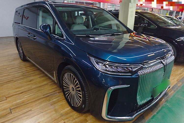 Used VOYAH Dream 2025 PHEV Four-Wheel-Drive Flagship Kunpeng Edition Front Right 45 Deg