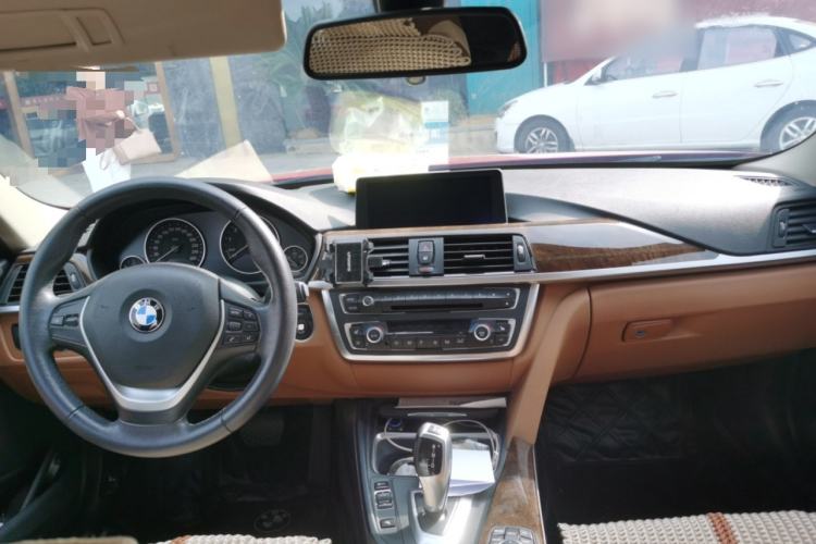 Used BMW 3 Series 2013 Facelifted 320Li Luxury Design Package Center Console