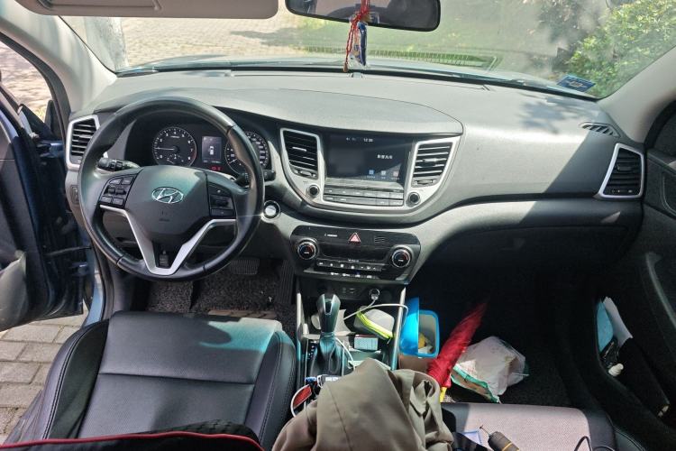 Used Hyundai Tucson 2015 1.6T Dual-Clutch Two-Wheel-Drive Smart Model Center Console