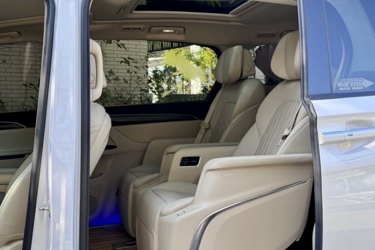 Used Buick GL8 2023 ES Lu Zun Luxury Model Interior 6