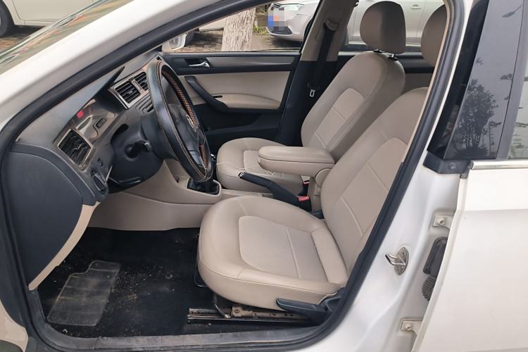 Used Volkswagen Santana 2015 1.6L Manual Comfort Edition
