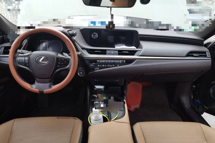 Used Lexus ES 2020 300h Premier Edition Interior 2