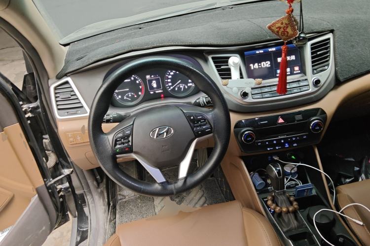 Used Hyundai Tucson 2015 1.6T Dual-Clutch Two-Wheel-Drive Leading Model Steering Wheel
