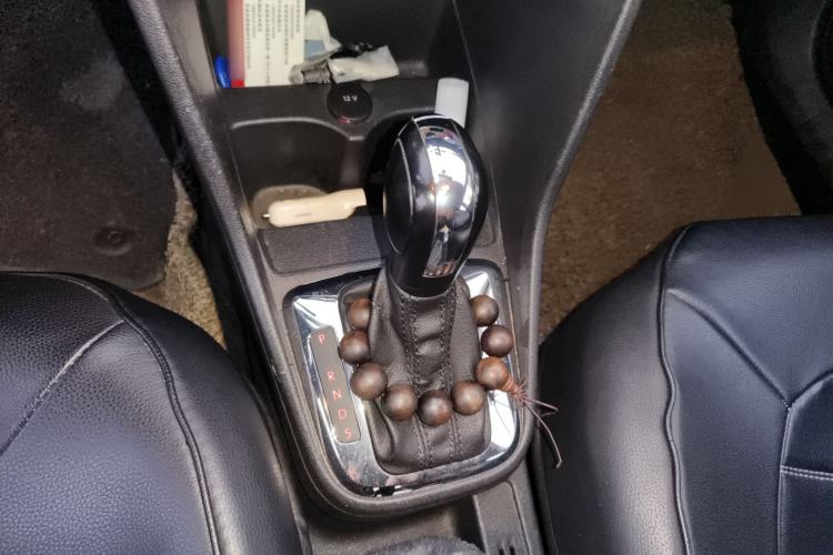 Used Volkswagen Jetta 2015 1.6L Automatic Fashion Model Gear Lever