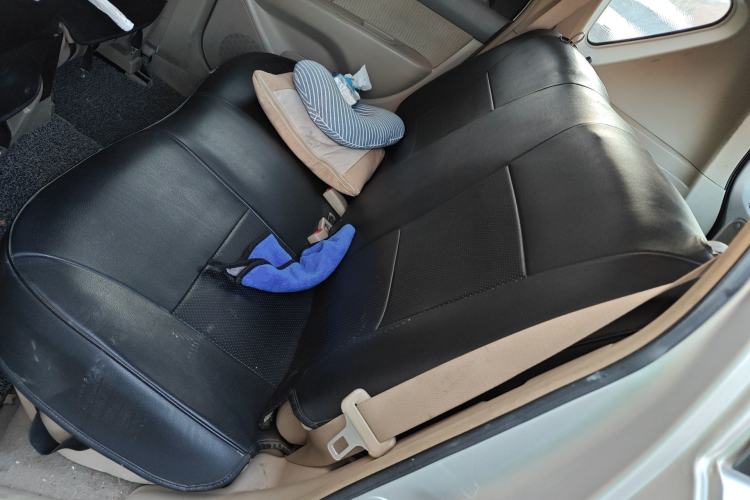 Used Nissan Livina 2010 Jingyue Edition 1.6L Manual All-Around Model Left Rear Seat