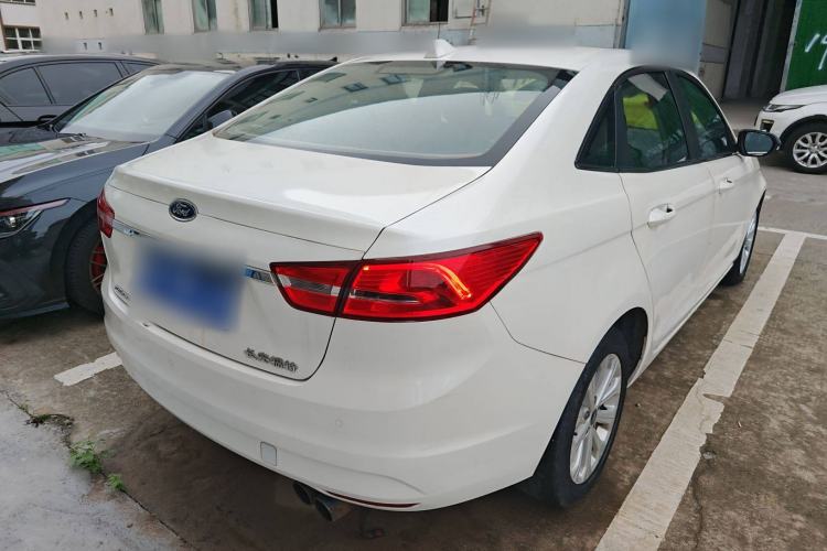 Used Ford Escort 2015 1.5L Automatic Fashion Model