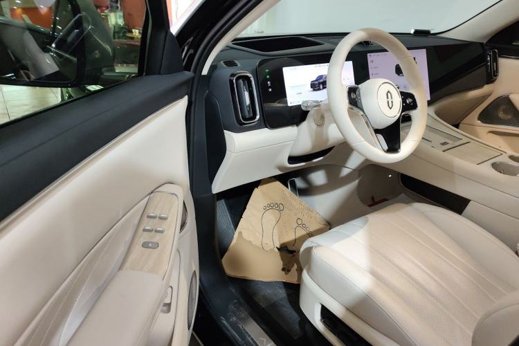 Used Hima AITO M8 2025 Model Pure Electric Max+ Five-Seat Long-Range Version
