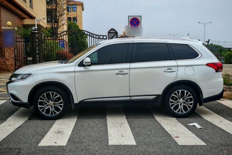 Used Mitsubishi Outlander 2018 2.4L 4x4 Elite Edition 5 Seats
